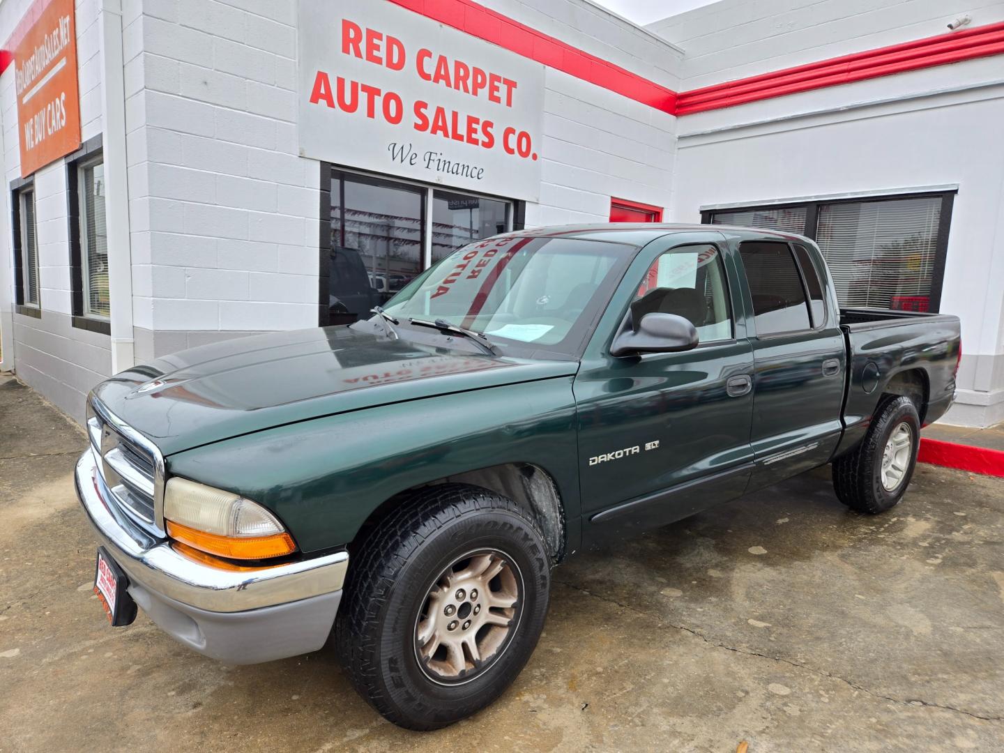 2001 GREEN Dodge Dakota (1B7GL2AN31S) with an 4.7L V8 F OHV engine, Automatic transmission, located at 503 West Court, Seguin, TX, 78155, (830) 379-3373, 29.568621, -97.969803 - Photo#0